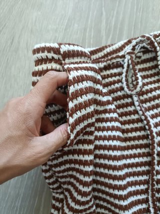 Pantalón fino de verano a rayas
