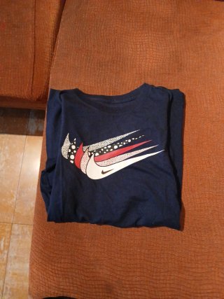 Camiseta Nike Azul con Logo Swoosh
