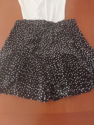Conjunto Top Blanco y Falda Lunares