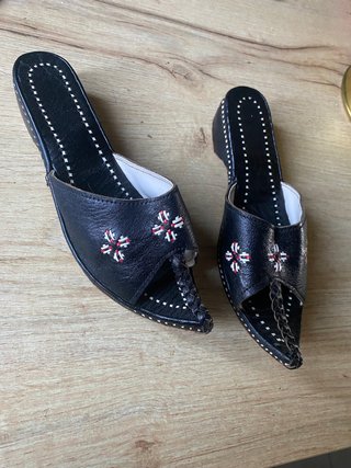 Zuecos de cuero vintage negros