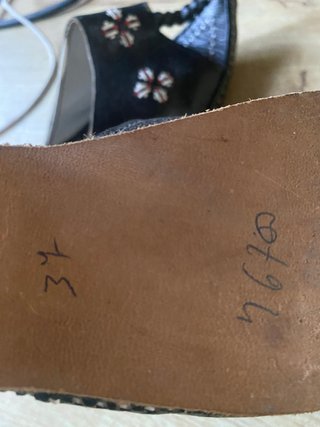 Zuecos de cuero vintage negros