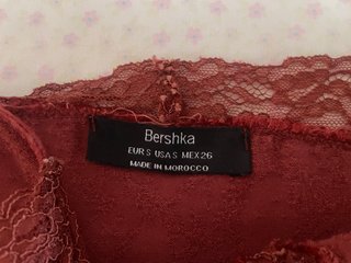 Blusa Bershka roja encaje