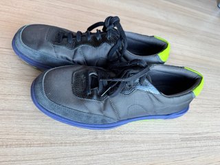 Zapatillas Camper negras y verdes