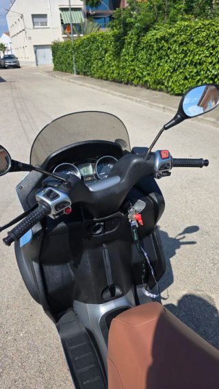 PIAGGIO MP3 125CC ( SE ACEPTA CAMBIOS POR COCHE )