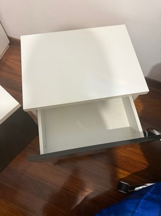 Cómoda y 2 mesitas de noche blancas y negras