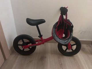 Bicicleta senza pedali rossa + casco