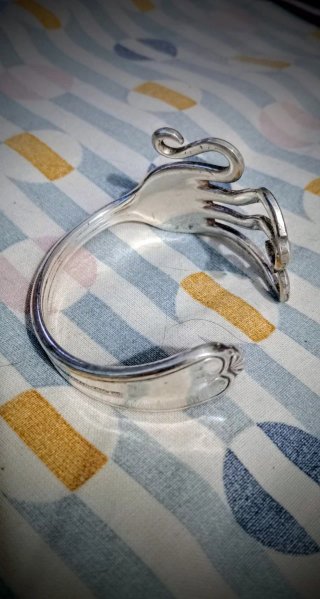 Bracciale in Sheffield creato da artista londinese