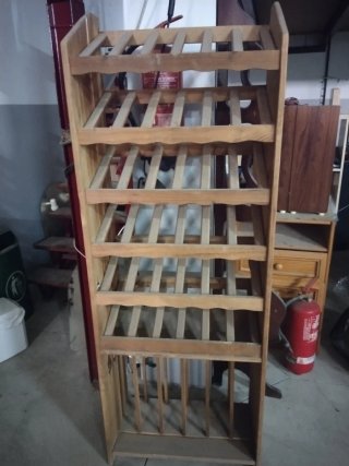 Estantería de madera para vino