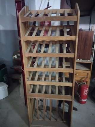 Estantería de madera para vino