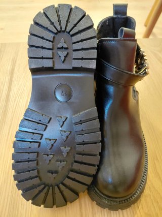 Botas niña negras con tachuelas NUEVAS
