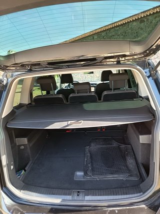 Se vende coche practicamente nuevo