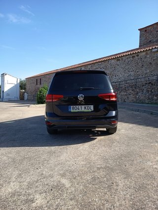 Se vende coche practicamente nuevo