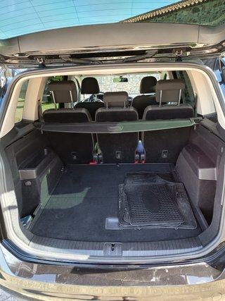 Se vende coche practicamente nuevo