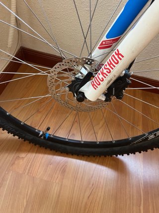 Bicicleta de montaña Cube azul