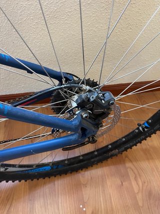 Bicicleta de montaña Cube azul