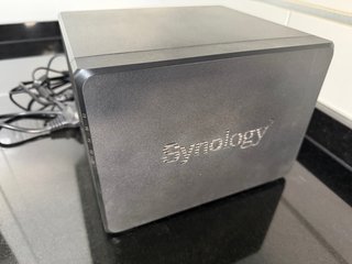 Synology DS918+  16GB RAM, 2x512 GB SSD y 4x8TB HD