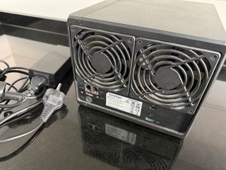 Synology DS918+  16GB RAM, 2x512 GB SSD y 4x8TB HD