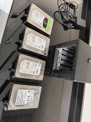 Synology DS918+  16GB RAM, 2x512 GB SSD y 4x8TB HD