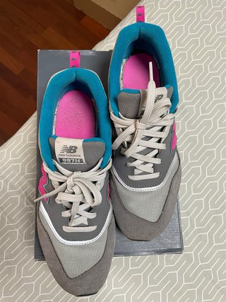 New Balance 997H Gris y Rosa