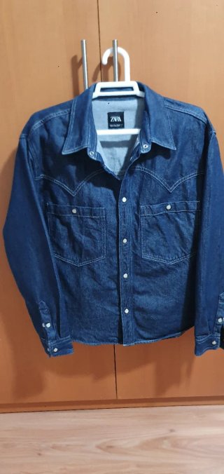 Camisa vaquera Zara costuras blancas Talla L