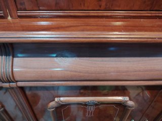 Mueble de comedor madera y cristal