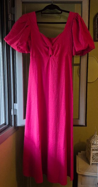 Vestido fucsia mangas abullonadas