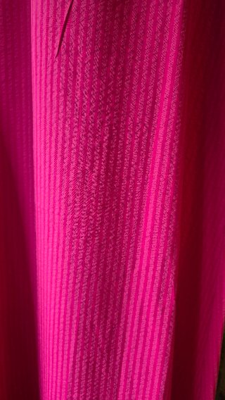 Vestido fucsia mangas abullonadas