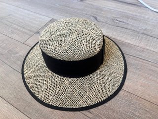 Sombrero Seeberger beige y negro