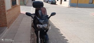 Suzuki GSX 750F Negra