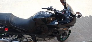 Suzuki GSX 750F Negra