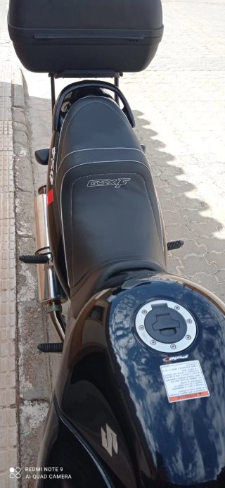 Suzuki GSX 750F Negra