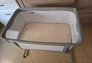 Culla Jane Babyside grigia con letto adiacente