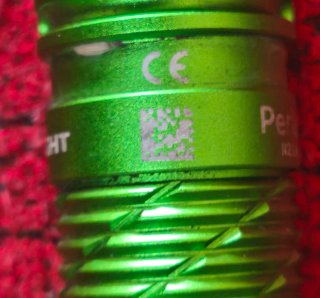 Olight Linterna 1100 Lúmenes Carga Magnética