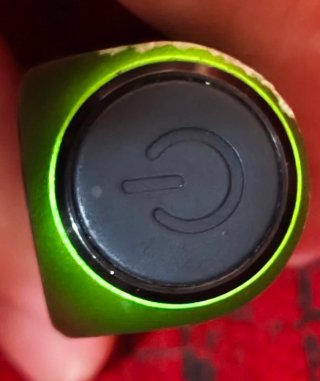 Olight Linterna 1100 Lúmenes Carga Magnética