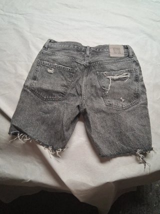 Pantalón corto vaquero Bershka gris desgastado