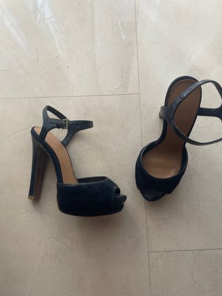 Zapatos de tacón azul marino Stradivarius talla 36