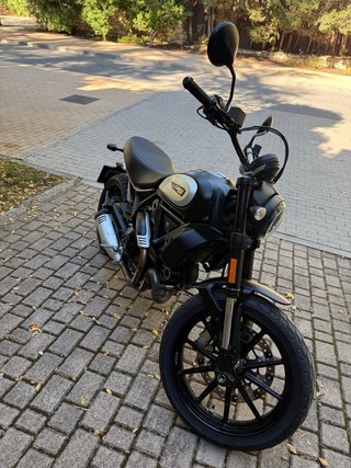 Ducati Scrambler Icon Dark 800