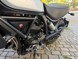 Ducati Scrambler Icon Dark 800