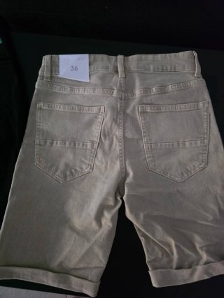 Dos pantalones cortos bershka,pull &bear