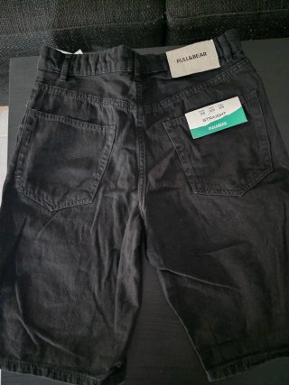 Dos pantalones cortos bershka,pull &bear