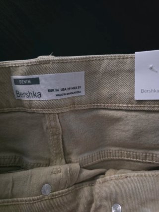 Dos pantalones cortos bershka,pull &bear
