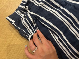 Pantalones cortos de rayas azules y blancas
