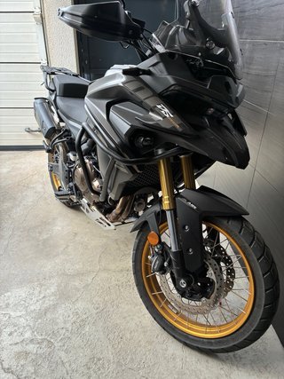 Voge 625 DSX Negra y Dorada diciembre 2025