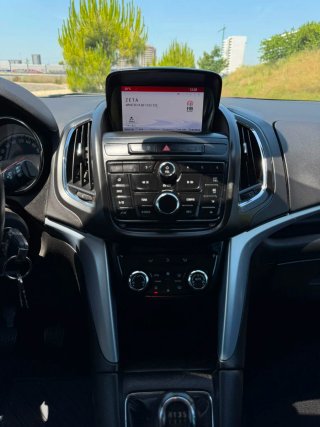 Opel Zafira Tourer 2016