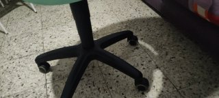 Silla giratoria verde