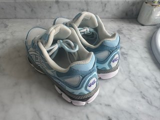 Zapatillas ASICS: grises y negras,azules y blancas