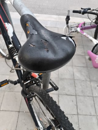 Bicicleta de Montaña Negra y Roja