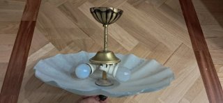 Lámpara de techo azul y dorada