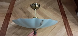 Lámpara de techo azul y dorada