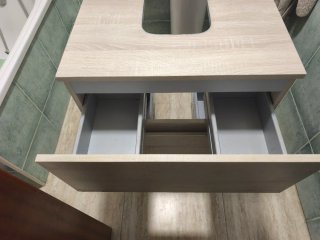 Mueble de baño de madera con cajones
